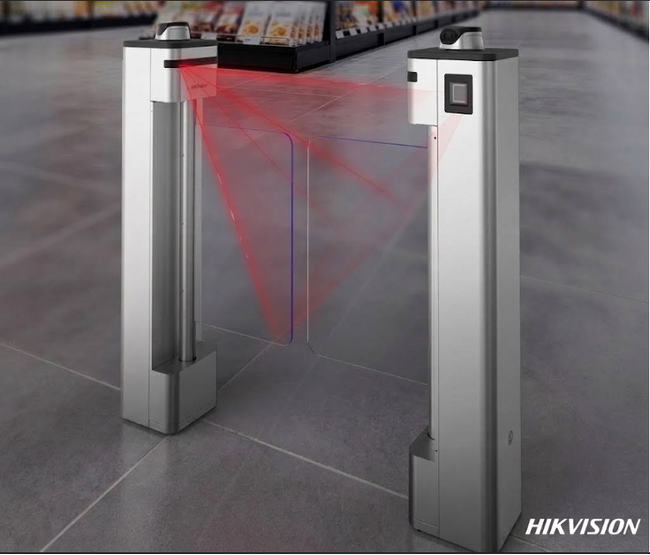 Hikvision、最先端dToFセンサー＆顔認証対応の新型小型スイングゲート「DS-K6BC402(T)Xシリーズ」を新発売