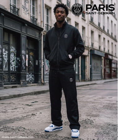 【Paris Saint-Germain】バックのビッグエンブレムが存在感抜群！「フルジップパーカー」が新登場！