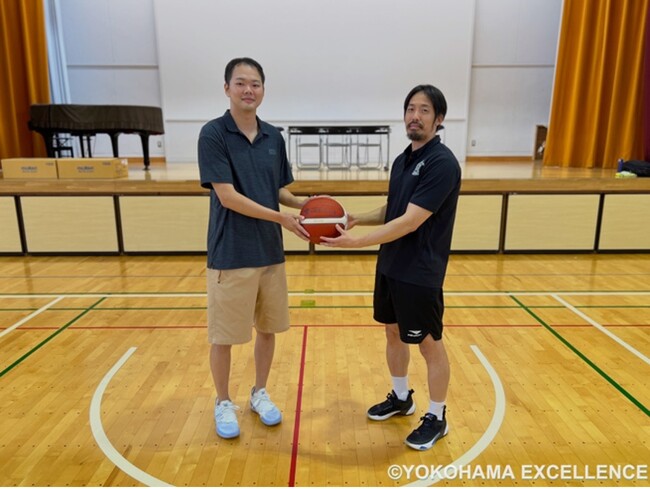 特定非営利活動法人 横浜エクセレンススポーツクラブが横浜市神奈川区内の中学校へバスケットボールを寄贈