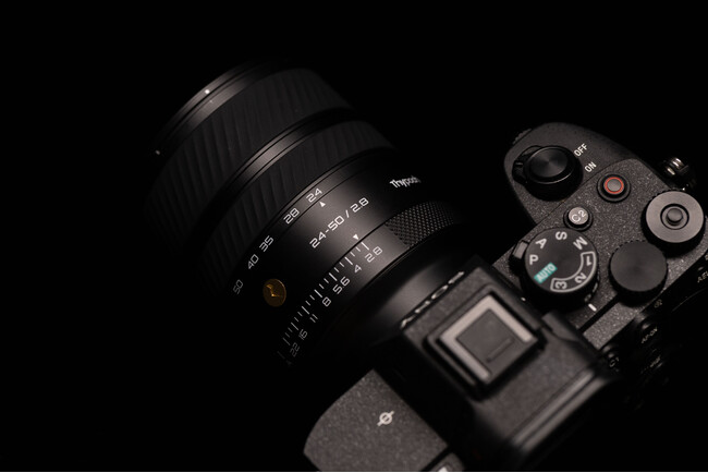旅先の一本を、もっと軽やかに。Thypoch初のAFズーム「Voyager AF 24-50mm f/2.8」発売
