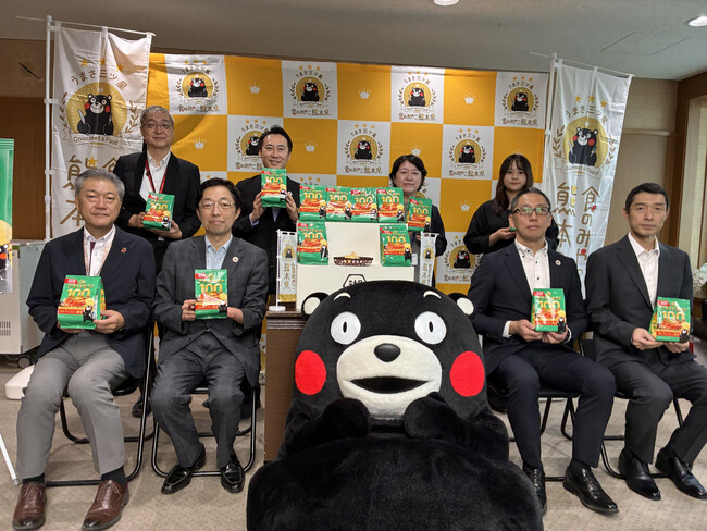 「湖池屋プライドポテト100％ あか牛にんにく醤油」の完成報告及び九州阿蘇工場の復旧状況の報告を熊本県庁にて実施しました