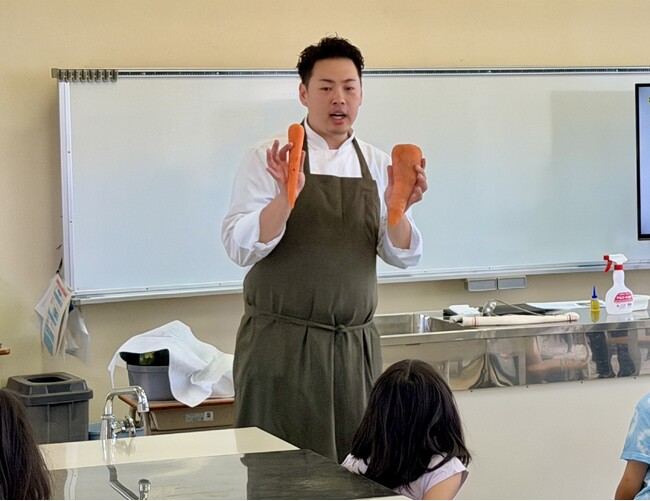 【開催レポート】五感でフードロスを学ぶ！名古屋市立六郷北小学校の特別支援学級にて、「規格外野菜」のポトフ教室を実施。