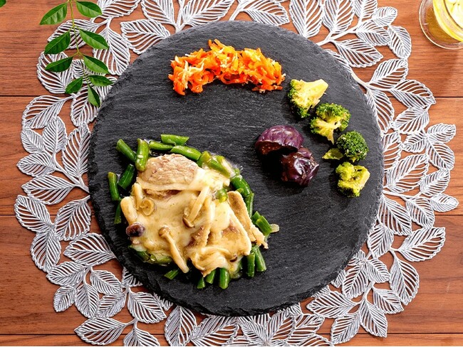 あと味爽やかなレモンの風味が香る「鴨肉ときのこのレモンチーズソース」が9月11日(金)に新登場