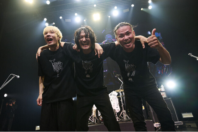 DOES、デビュー20周年の感謝を鳴らす。「Thanksloving!」Zepp Shinjuku公演を開催!
