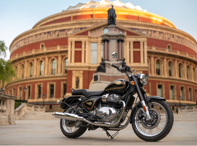 ロイヤルエンフィールドがSATOMARI MOTORCYCLEとコラボレーション「BULLET 650」ベースのカスタムバイクをヨコハマ ホットロッド カスタムショー2026で発表