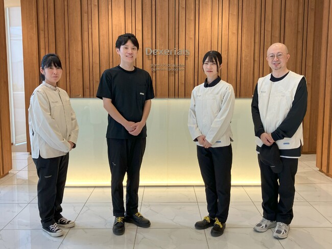 【デクセリアルズ】社員のデザインから誕生した新しい作業服の運用を開始
