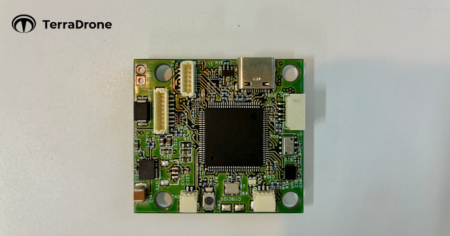 テラドローン、防衛用ドローン向け国産フライトコントローラー「Terra DFC」を自社開発、量産体制を構築