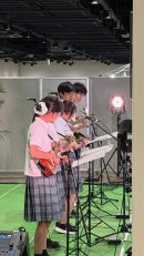 「ウクレレピクニック2026」で演奏する誠恵高校ウクレレ部メンバー 「ウクレレピクニック2026」で演奏する誠恵高校ウクレレ部メンバー