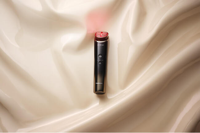 パナソニックが本格エイジングケア美顔器「バイタリフト RF LUXE EH-SR90」を発売