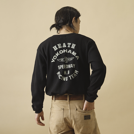 HEATHがデザインを、BARNS OUTFITTERSが生地を、BUTTON WORKSがボタンを。トリプルコラボのワッフルカットソーを発売