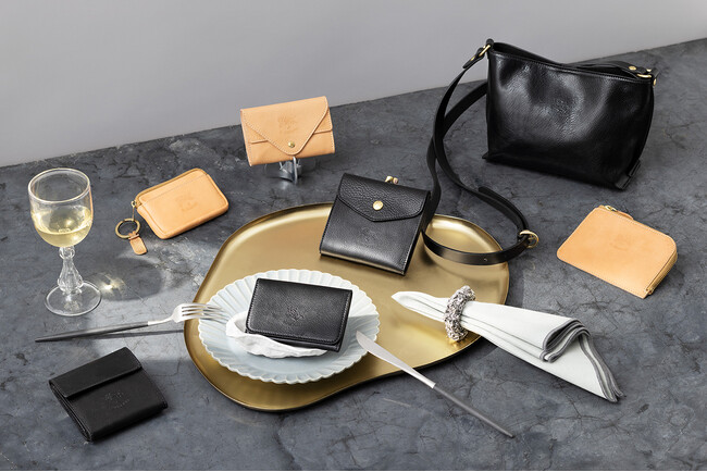 〔イル ビゾンテ〕今までにない立体感を生み出したコレクション | LOGO EMBOSSED LEATHER