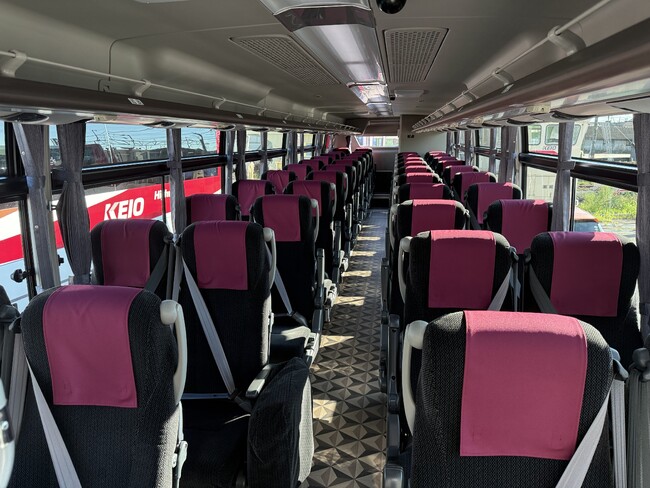 高速バスの車内での充電設備を拡充!