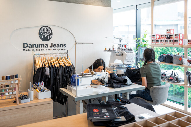 【最大10名 団体予約受付開始】「日本のお土産を、自分だけの一本に。」Daruma Jeansが届ける岡山デニムのカスタム体験を原宿で