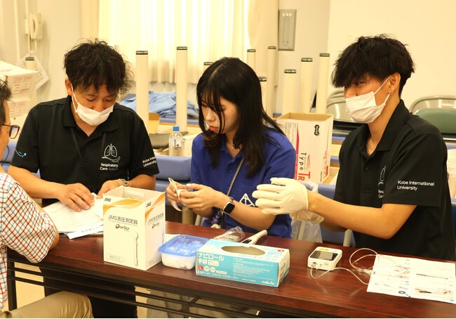 神戸国際大学、呼吸機能と口腔機能を測定する「いきいきライフ測定会」を初開催