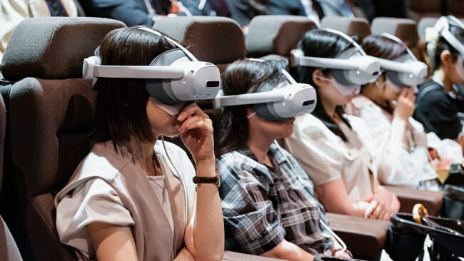 先行試写で100%が