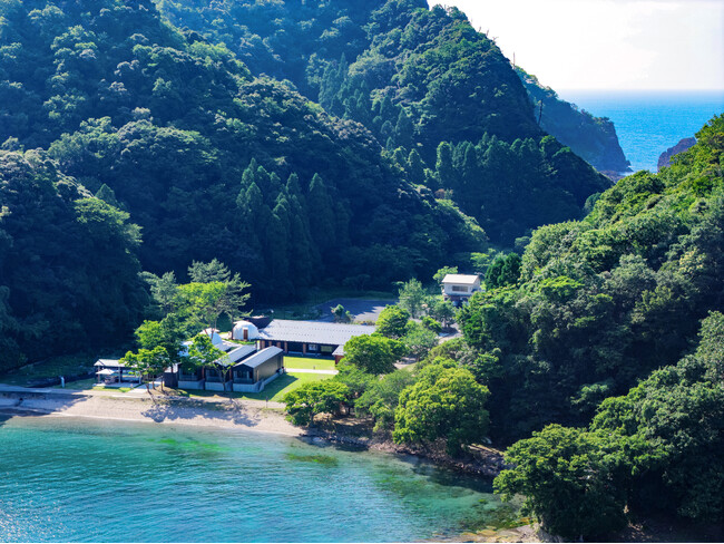 山陰海岸国立公園・兵庫県香美町に新しい滞在拠点「The Sanaton」誕生。オーシャンビューの独立型ヴィラを含む全8棟の複合宿泊施設が9月5日に開業。