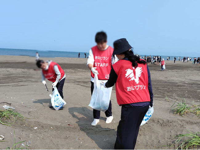 地域の海を未来へつなぐあいプラングループ有志が「第48回クリーンアップ石狩新港浜」に参加