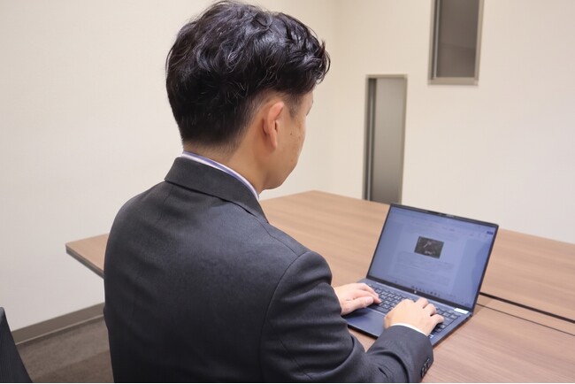 毎日着るスーツに「健康を意識する」という新たな選択肢　鉱石加工技術『リライブエンジン』を初搭載したスーツを発売