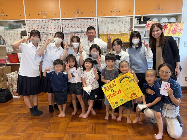 地域の子どもたちへ「絵本のプレゼント」高校生と企業の商品開発の売上の一部を寄附 (株式会社おいもや）
