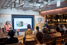 代官山蔦屋書店 SHARE LOUNGE で行われたトークイベントの様子 代官山蔦屋書店 SHARE LOUNGE で行われたトークイベントの様子