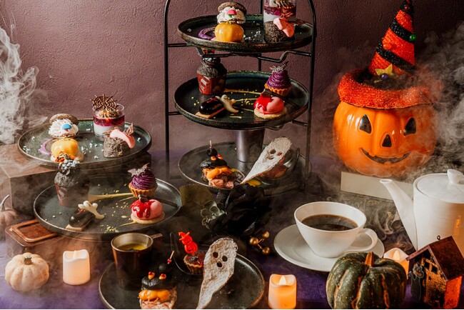 ティータイムで楽しむダークで華やかなハロウィン。昨年よりスイーツを充実させた「ハロウィンアフタヌーンティー」を10月1日より提供｜沖縄・ラグナガーデンホテル