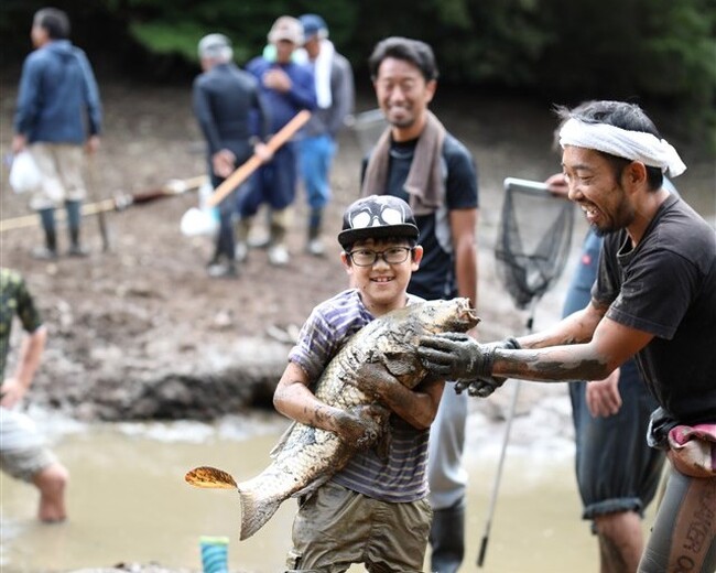 泥んこで挑む魚とり「第39回 沼まつり」開催します(国営武蔵丘陵森林公園)