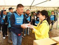 兵庫運河を次世代へ ― 神戸新聞社主催「TOYOTA SOCIAL FES!! 2026」に甲南女子大学の学生が参加し、環境保全活動を支援