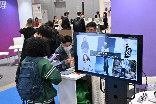 「生成AI×ファッション」で進化する服選び買い物の失敗を減らす「未来の買い物体験」ができる展示会を開催