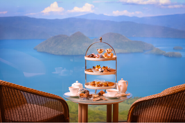天空のダイニングで味わう秋のご褒美。「CIEL et NUAGE」洞爺湖を見渡す天空の特等席。紅葉シーズンを楽しむ秋限定アフタヌーンティーが登場