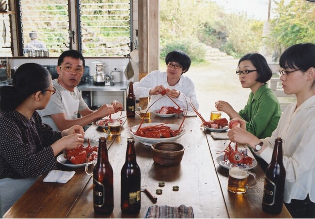 【公開20周年記念】監督・荻上直子、主演・小林聡美『めがね』 2027年春、全国リバイバル上映決定！『かもめ食堂』のスタッフとキャストによる、 一瞬のようで永遠のような、たそがれどきの物語