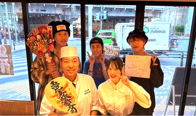 人気YouTuber「ブリとカワウソ」が恵比寿駅前寿司でコラボ企画を実施
