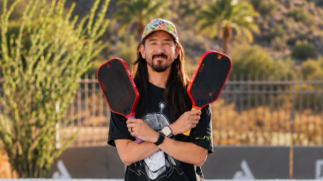 世界的DJ、スティーヴ・アオキの「HiROQUEST」がピックルボールパドルに。ヨーラとの限定コレクション、日本発売