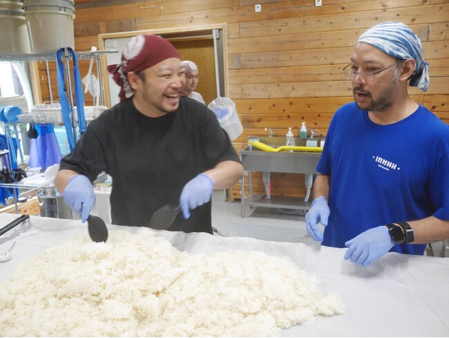 福島の酒蔵 haccoba、タイの米の醸造酒 “SATO/ サートー” を醸す酒蔵「Devanom」とのコラボレーションを発表！