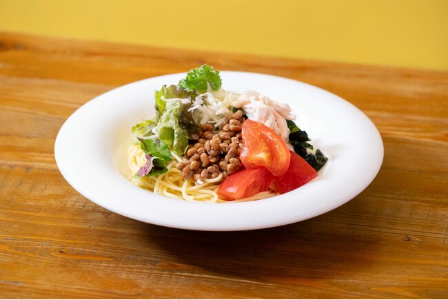 埼玉県民に愛される「るーぱん」と「おふろcafe ハレニワの湯」がコラボ！　人気の「るーぱん名物サラダスパゲティ」を地元野菜たっぷりにアレンジしてハレニワ食堂で提供します