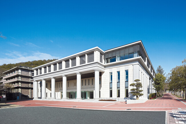 【小学生・中学生・高校生対象】立命館大学平井嘉一郎記念図書館開館10周年企画「知ろう、学ぼう、本の世界　図書館ツアー＆お仕事体験」を11月21日（土）に京都で開催！