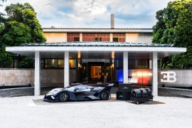 会場エントランスに展示されたBUGATTI BOLIDE 会場エントランスに展示されたBUGATTI BOLIDE