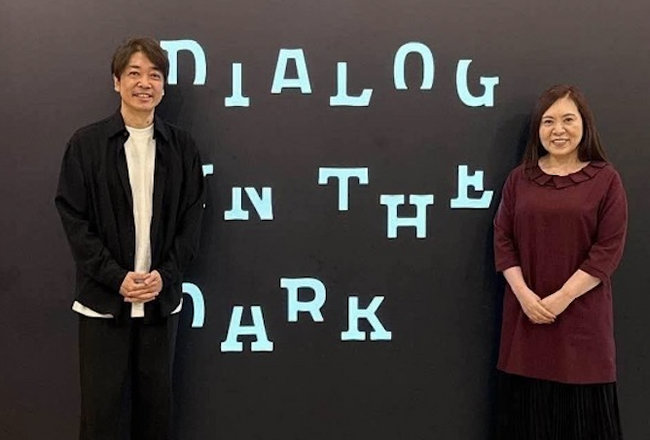 完全な暗闇で収録するラジオ番組 J-WAVE「DIALOGUE RADIO -IN THE DARK-」が放送100回。第100回ゲストはクリエイティブディレクター・水野学さん