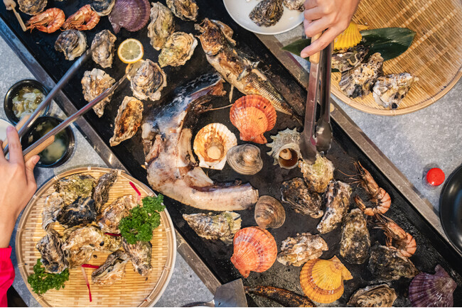 【愛知・知多半島】牡蠣小屋が1周年！食べ放題メニューをリニューアル、全26品の「牡蠣ざんまいコース」・45品の「牡蠣極みコース」の2種類がさらに充実