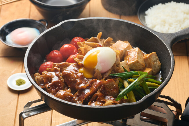 おうちでできる「おいしい思い出作り」が好評　家で楽しめるキャンプごはんKit Oisix　Oisixとスノーピークのコラボミールキット　秋の新作メニューが登場（10/15～）
