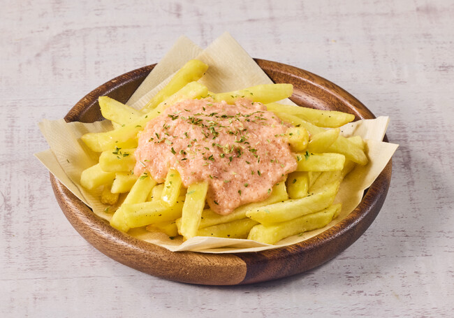 ＼お酒が進む、やみつきポテトがフレバルに登場／ 明太子のコクとガーリックの旨味がクセになる「ガーリック明太クリームチーズポテト」