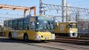 きいろいバスと新2000系黄色い電車 きいろいバスと新2000系黄色い電車