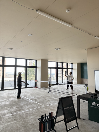 北海道「北広島駅」直結の施設に半常設のストリートピックルボールコートが期間限定オープン