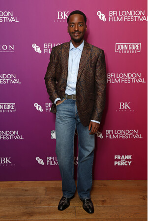 チュティ・ガトゥがエトロを纏い、ロンドン映画祭に登場