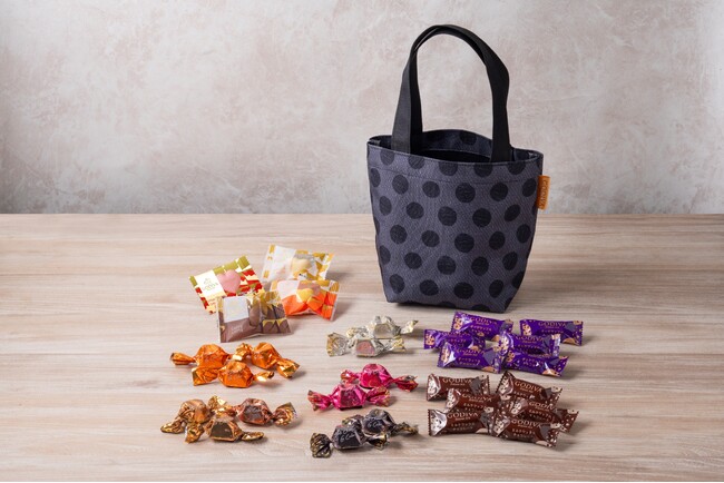 ブラックのオリジナルバッグにチョコレートや焼き菓子を詰め合わせたセット！ゴディバ「2026 ブラックフライデー ハッピーバッグ」