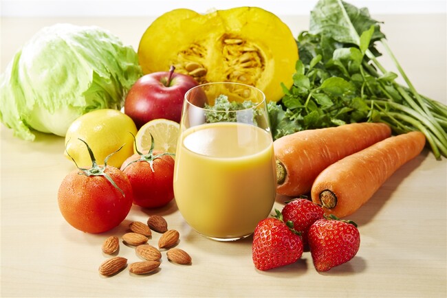 ～寒い季節に！LAのレシピでおいしいエールを～季節限定「野菜生活100 Smoothieいちご＆アーモンドmix」新発売