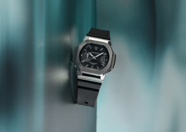 初号機の機能美を継承するアナログ“G-SHOCK”