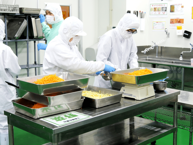 「過熱水蒸気で食革命を起こす」エースシステム、廃校を活用した工場で、社員食堂に代わる新しい食の福利厚生サービス『ごはんばこ。』全商品の製造体制を整備