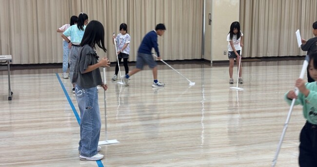 花王「クイックル」、親子で汚れとそうじを学ぶイベントを開催！「そうじのお手伝い」を後押し　研究員と一緒に『クイックルワイパー』の秘密を体感　教育評論家・親野智可等先生が「そうじのお手伝い」の意義を解説