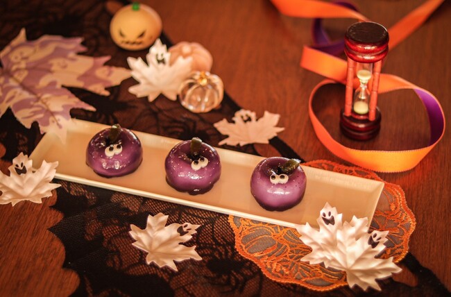 目が合う、もちっ、シャキッ。ハロウィンに「りんごモンスター」が目を覚ます!
