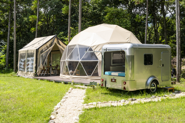 【三重・菰野町】glampark FREE AND EASY CAMP RESORT、学生1人を含むグループで学割15％OFF。BBQ付き宿泊プランを12月23日まで提供